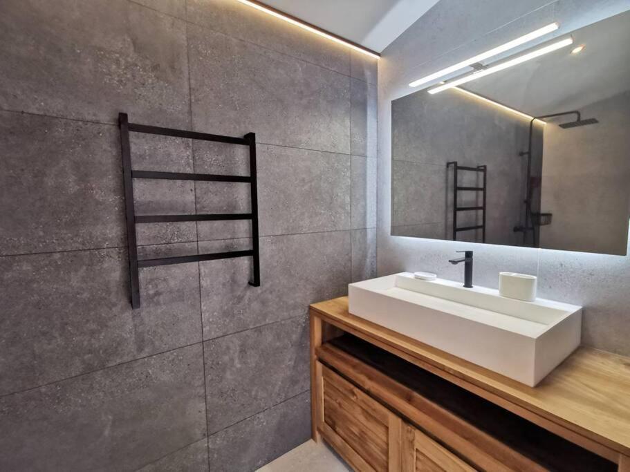 Summer Cosy - Villa Classee 4 Etoiles - 2 Suites Avec Piscine Chauffee Et Jacuzzi Integre Idealement Situee Chemin Summer Saint-Gilles-les-Bains Exterior foto